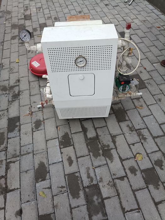 Продам котел  +батарея чугун