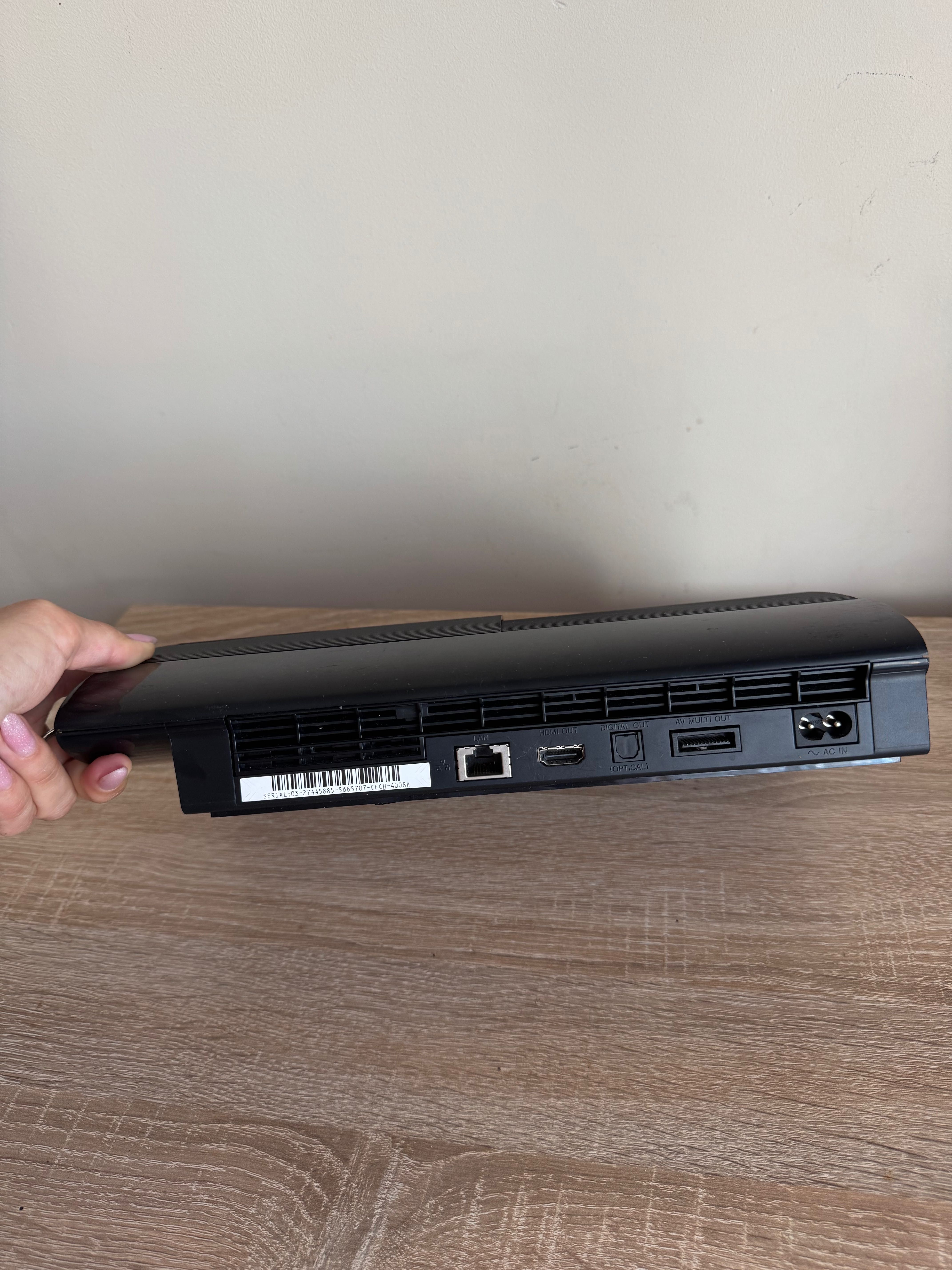 ігрова консоль PlayStation 3 (PS3) Super Slim від Sony.