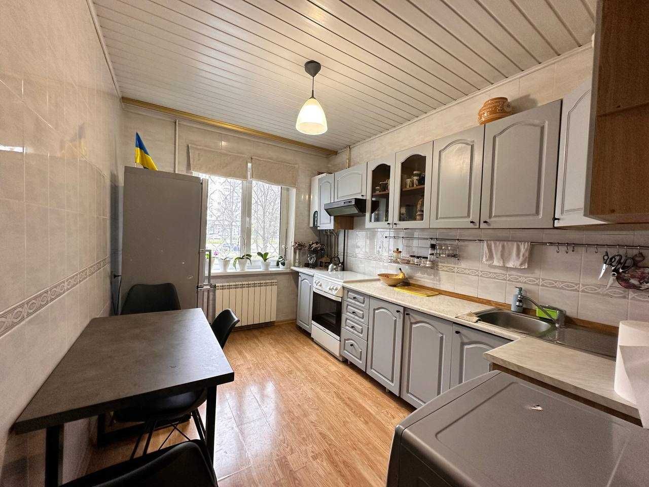 Продаж 3-ої квартири, Леваневський м-в (стометрівка).