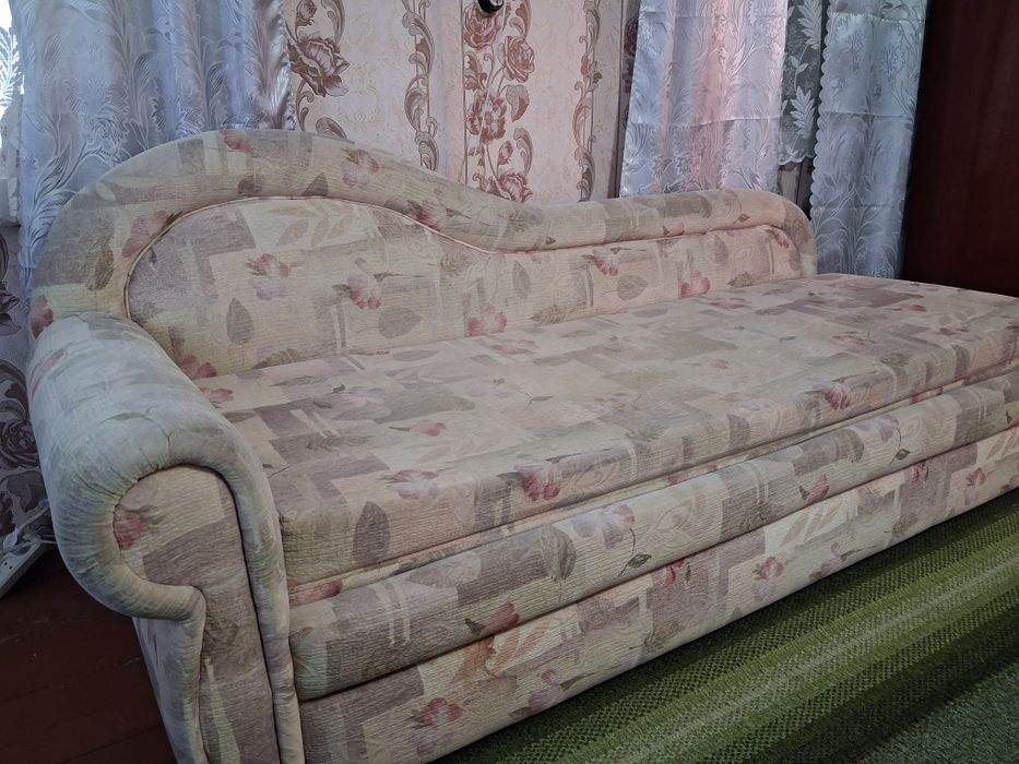 Продам диван-тахту в доброму стані .Висувні механізми працюють .