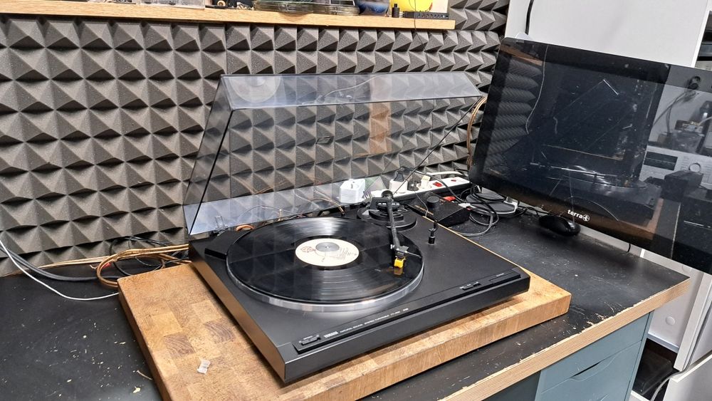 Gramofon Yamaha TT-400