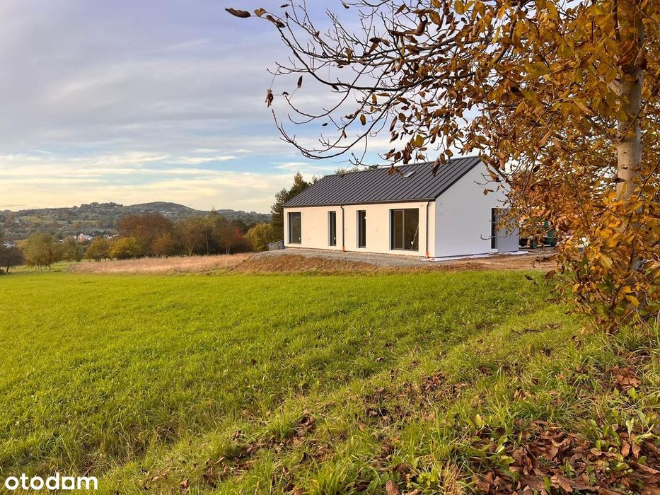 Domy na wzgórzu Ropica Polska