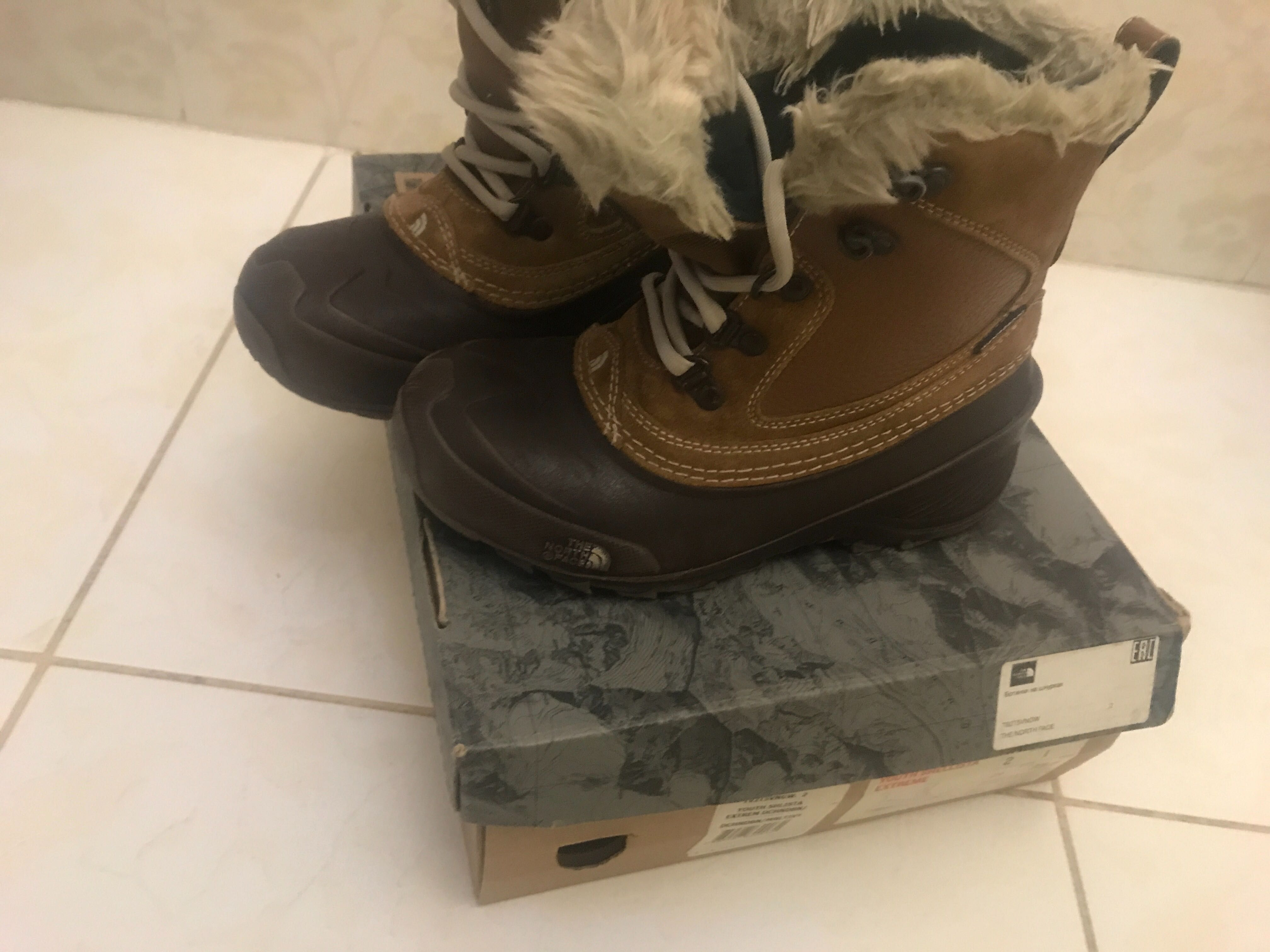 Продам фирменные North Face зимние ботинки на мальчика размер 34 21 см