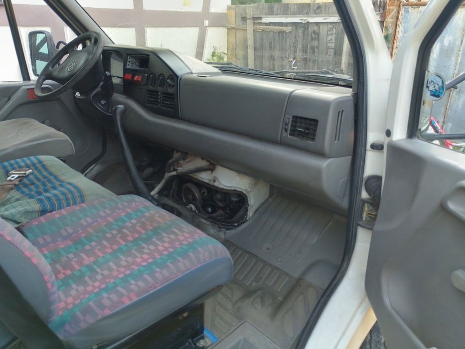 грузопасажирський мікроавтобус