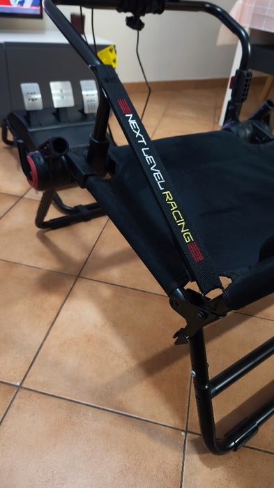 Volante Trustmaster T300 com banco GTline