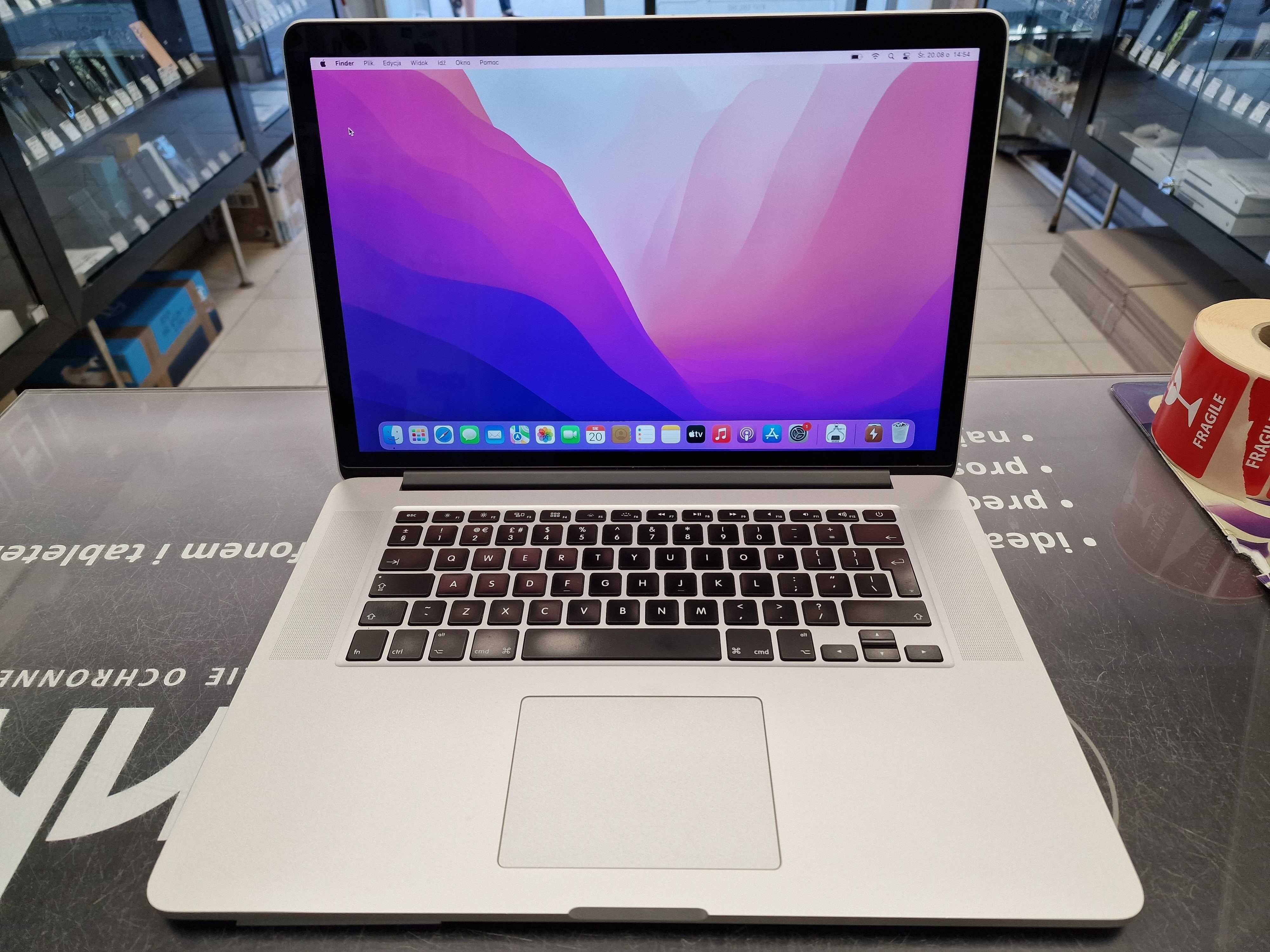Macbook PRO 15 2015/ i7 2.50 GHz/ 16GB/ 256GB/ R9 M370X 2GB/ 159 cykli