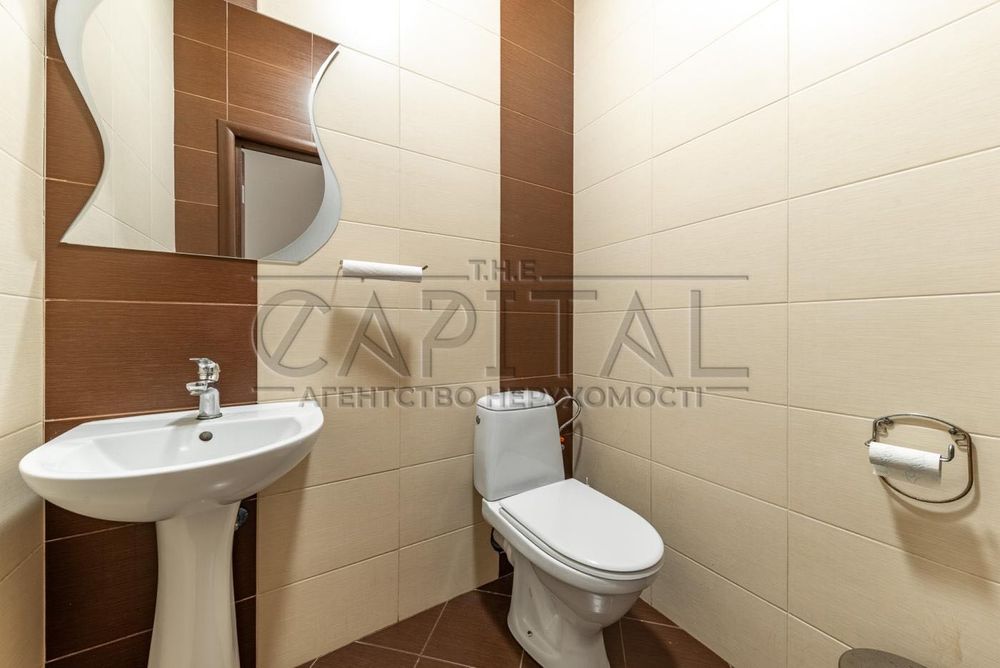 Оренда офісу 275 м² у центрі Києва, є меблі, декілька виходів, укриття