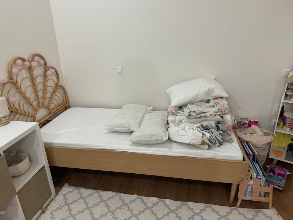 Cama individual com cabeceira