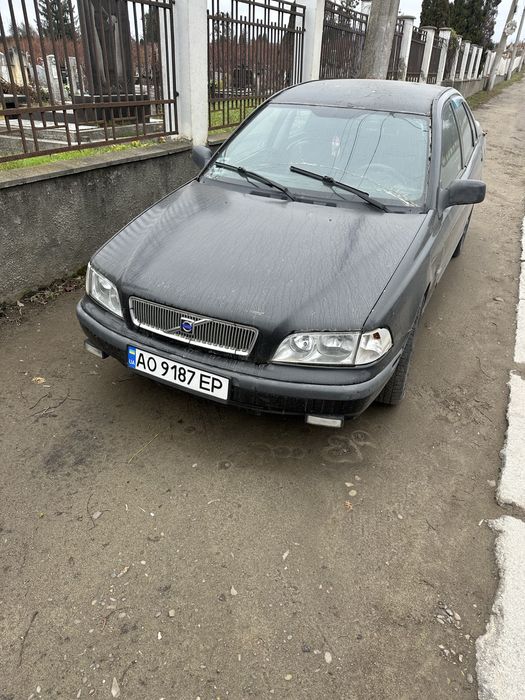 Вольво s40 під відновлення або на запчастини