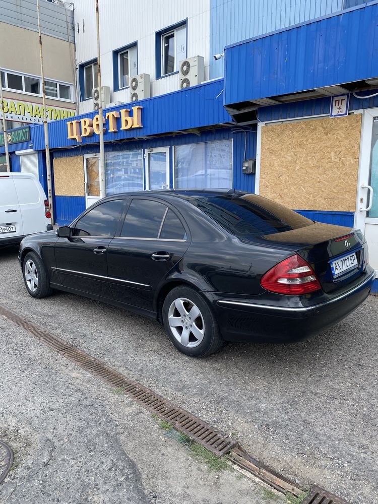 Продам Mercedes-Benz w240 авангард 2003года