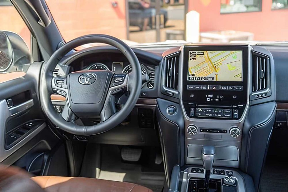 Toyota Land Cruiser      2019