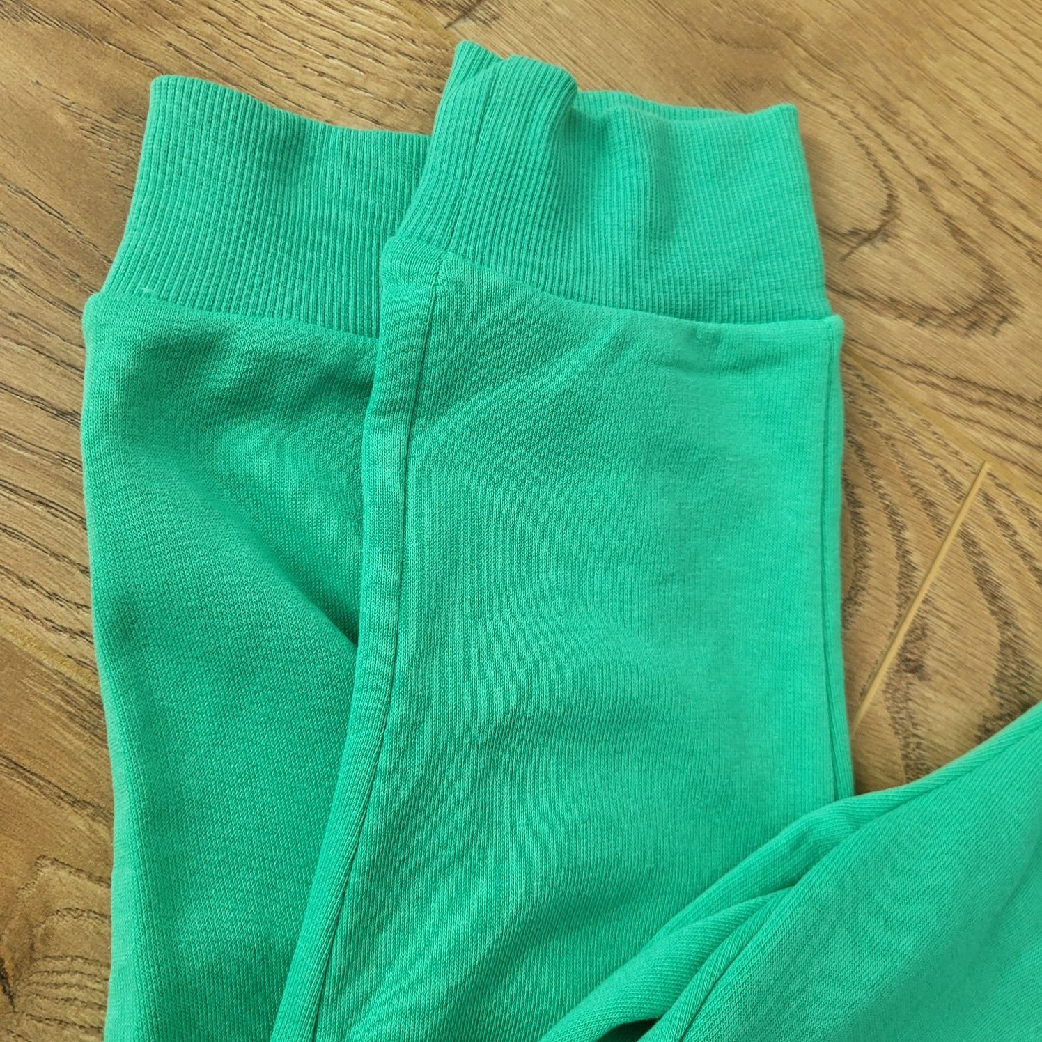 Nowe spodnie dresowe chłopięce jogery r.128 Sinsay