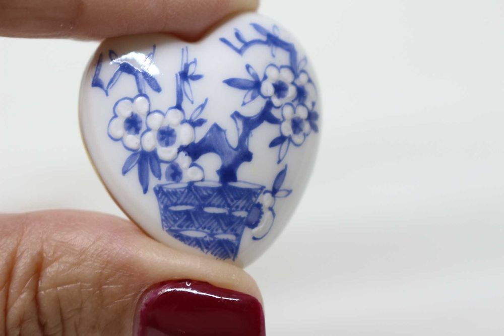 Caixa Coração em Miniatura Vista Alegre 1980 Pintadas Mão