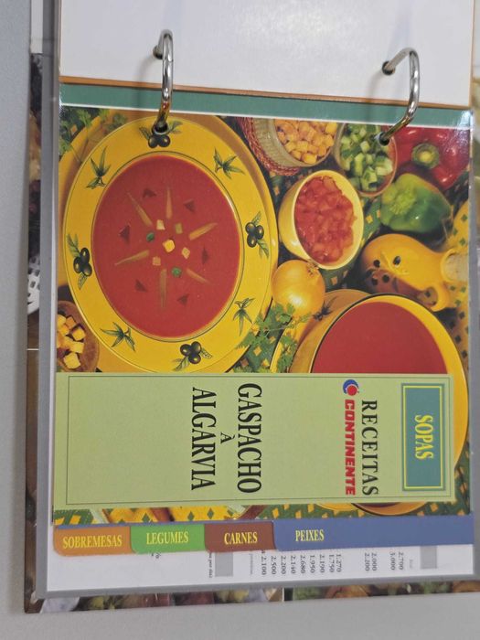 Livro “Receitas Continente” (classificador/argolas + fichas)