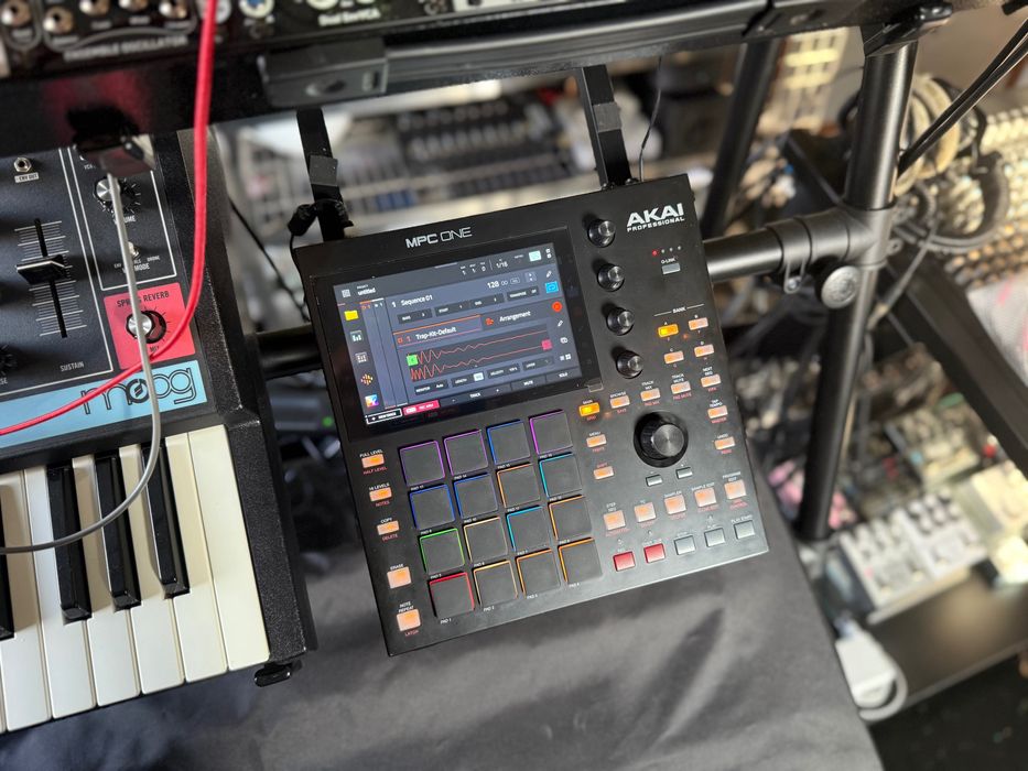 Akai MPC One, Decksaver, karta SD