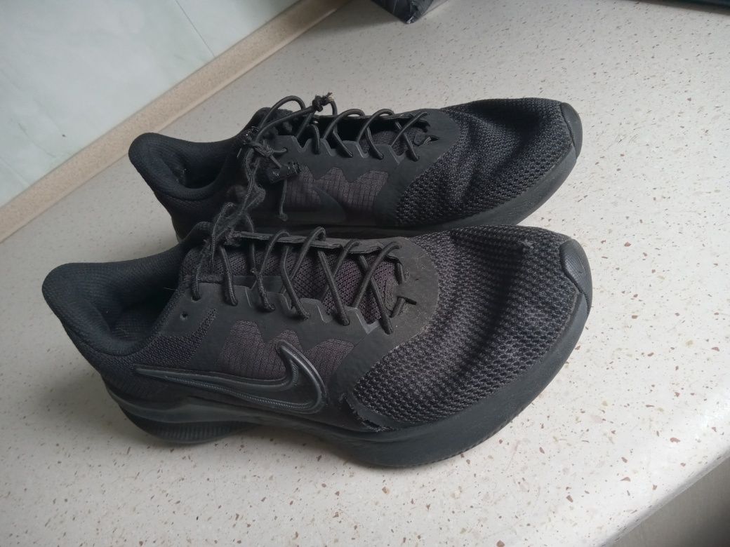 Buty Nike używane uszkodzone rozmiar 39