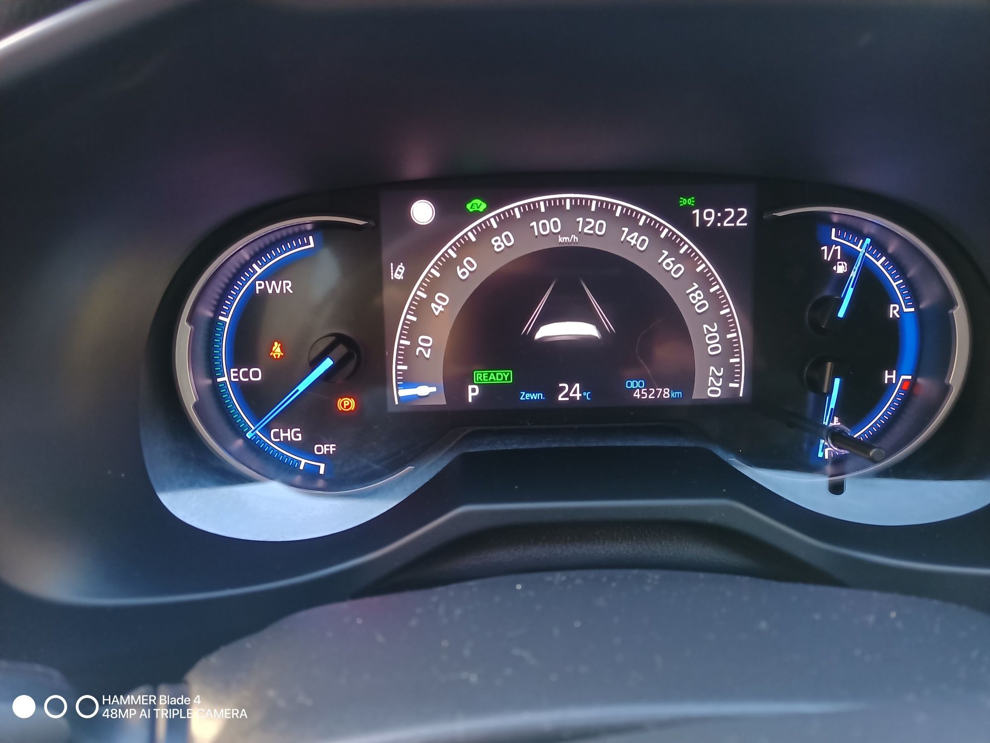 Toyota RAV4 V Selection Hybrid 2022rok