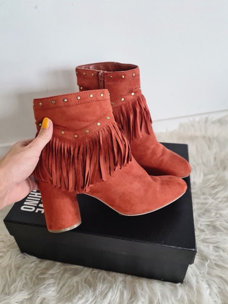 Tu 40 41 26cm botki na słupku Boho fredzle