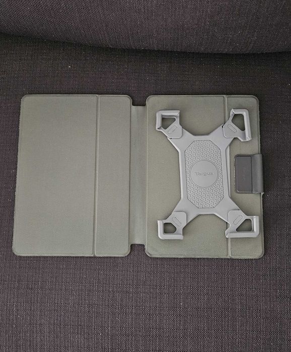 Capa/suporte para tablets de 9" até 10.5"