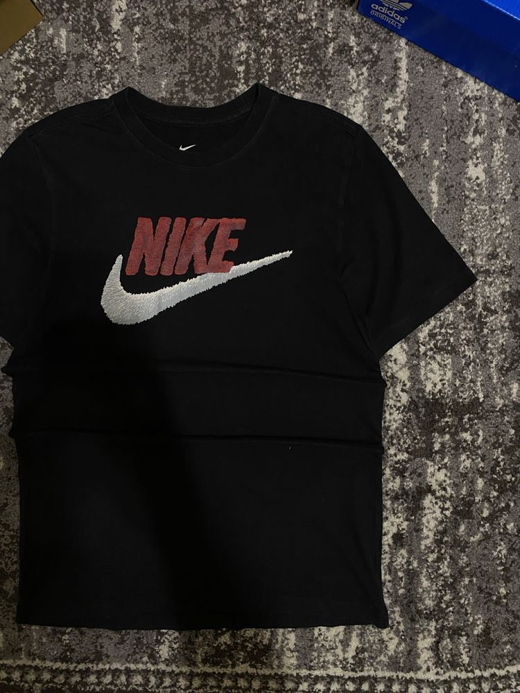 Футболка Nike Tee