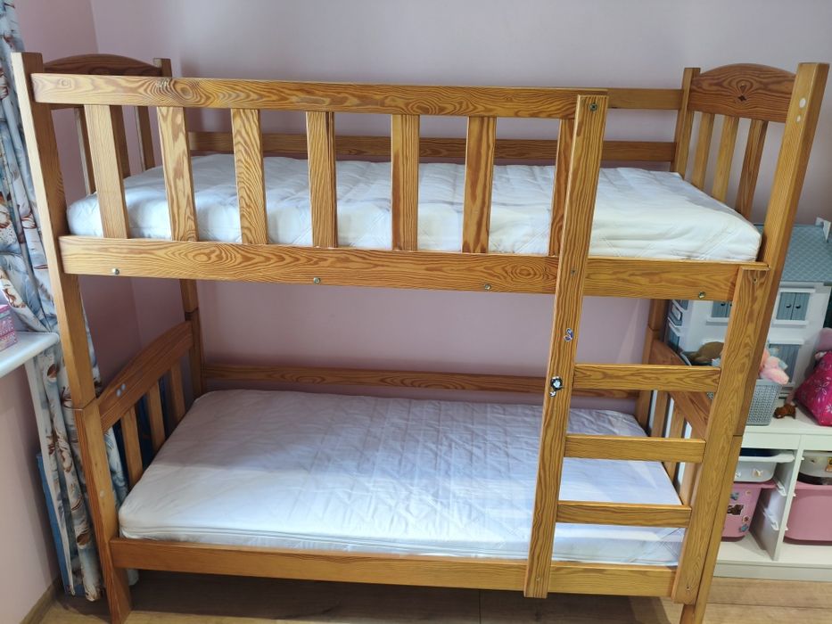 Łóżko piętrowe + materace