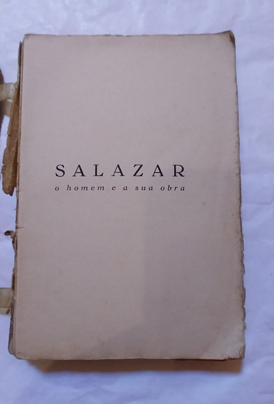 Livro antigo Salazar O homem e a sua obra