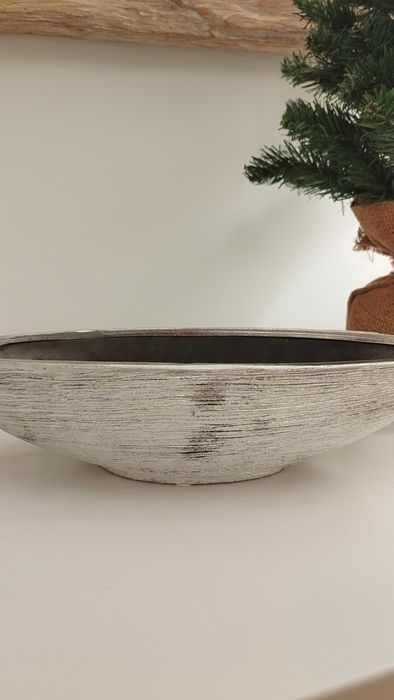 Floreira decorativa num lindo tom prateado