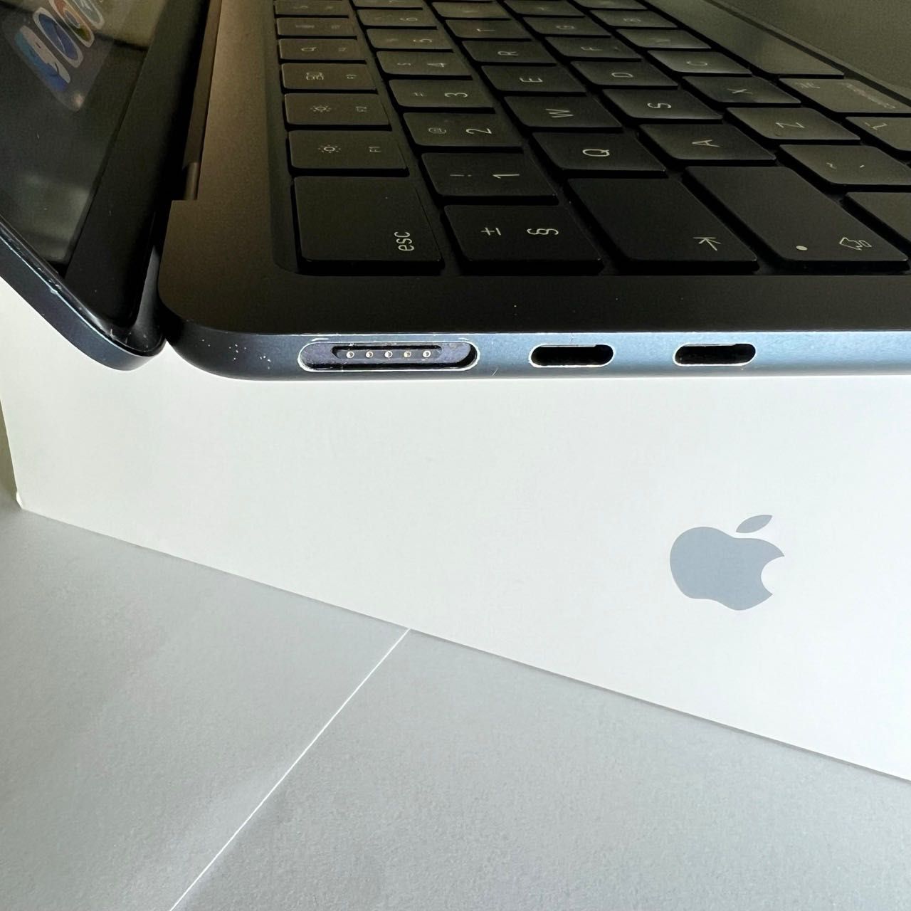 MacBook Air M2 / 24GB RAM / 512GB SSD / Midnight – prywatnie