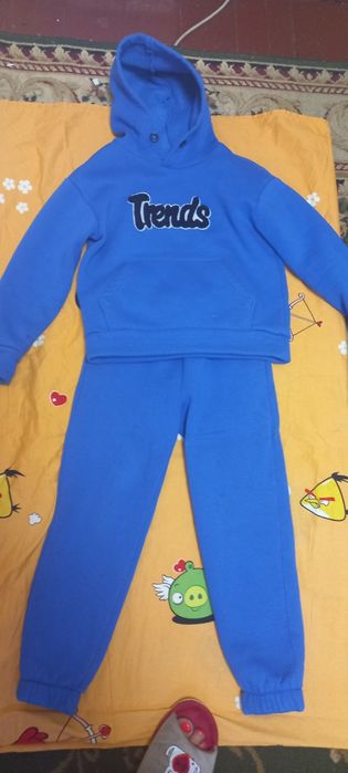 Продам дитячий костюм на 6-7 років