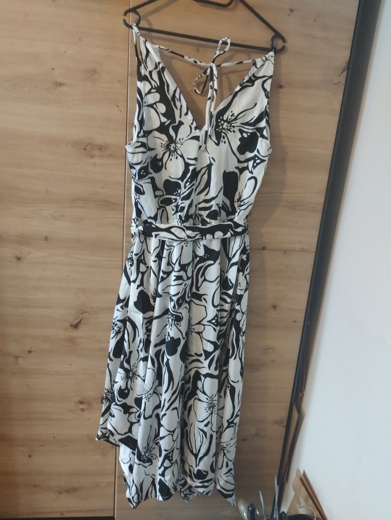 Długa asymetryczna sukienka Mohito r.42