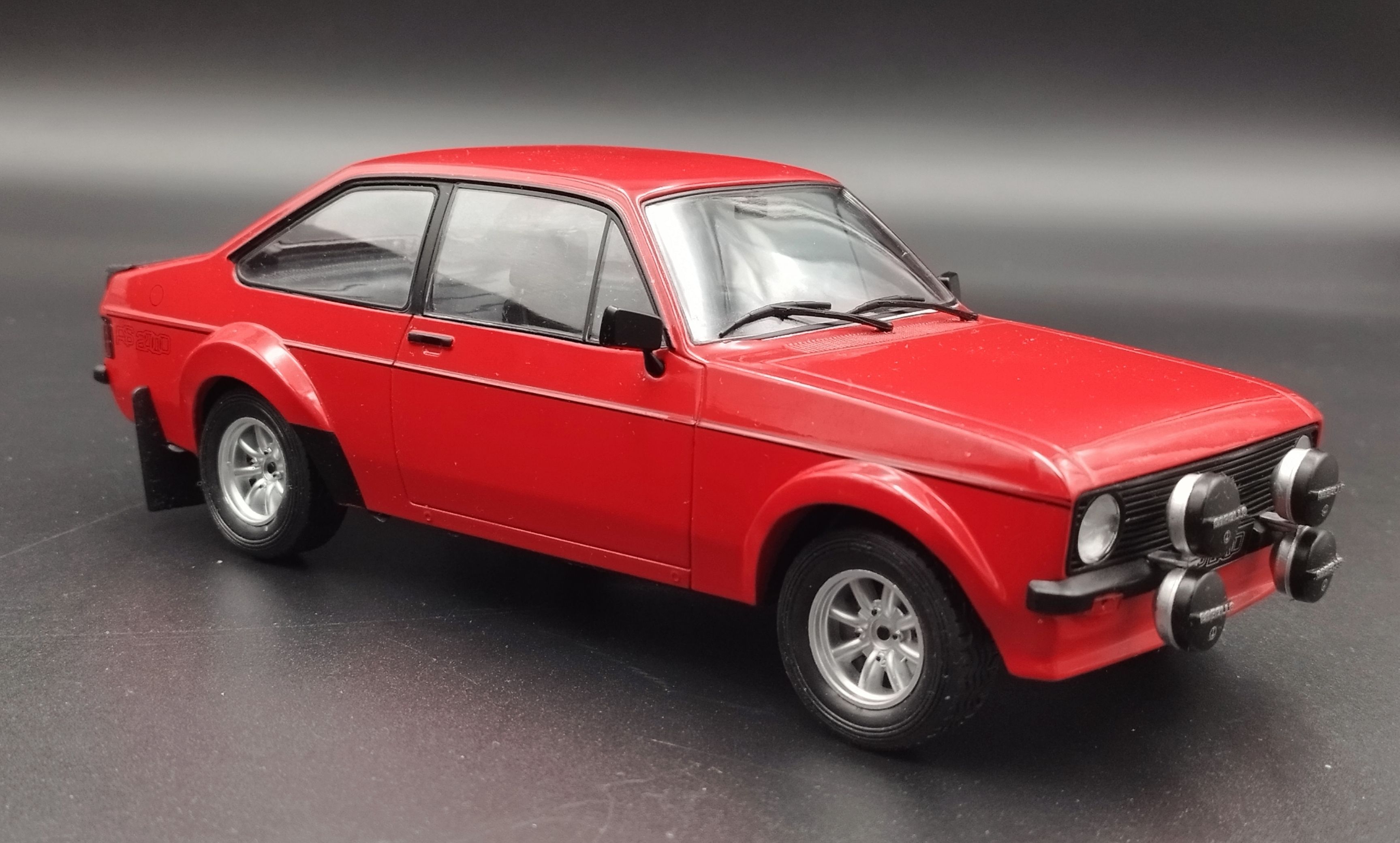 1:18 IXO 1977 Ford Escort MK2 RS 2000 model