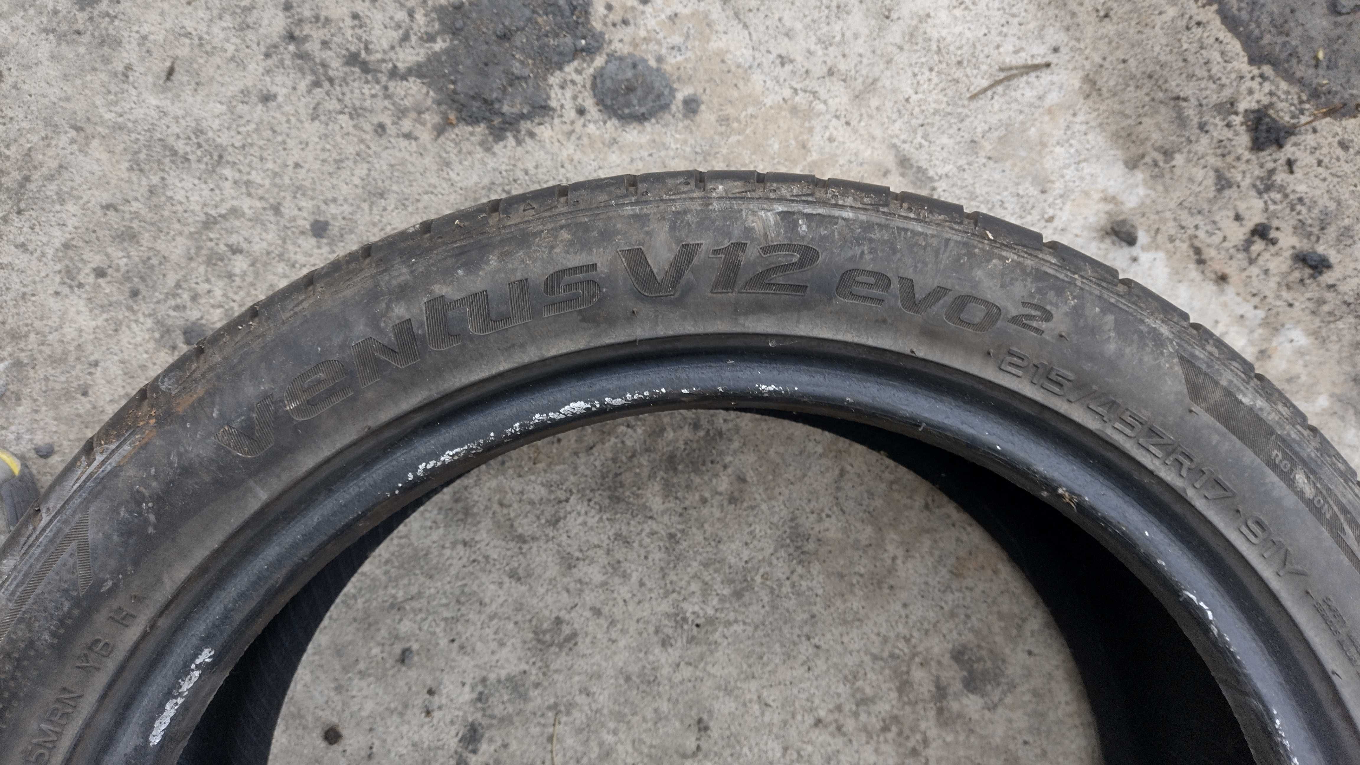 Opona Hankook Ventura v12 evo2. 215/45 R17