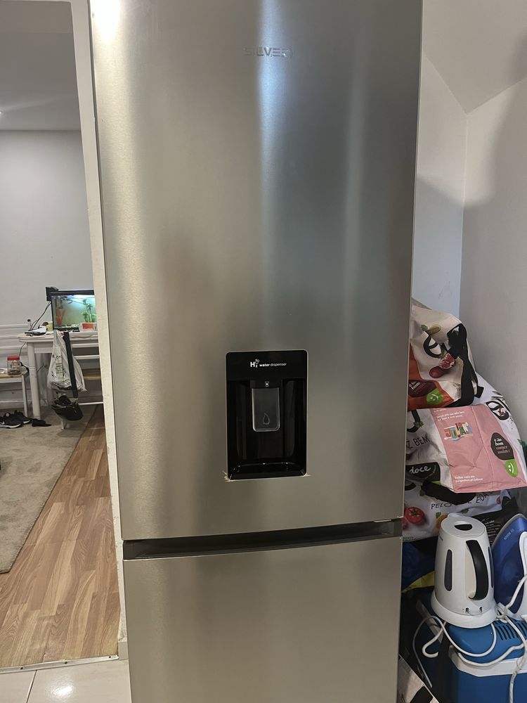 Frigorifico com dispenser na porta 283 litros