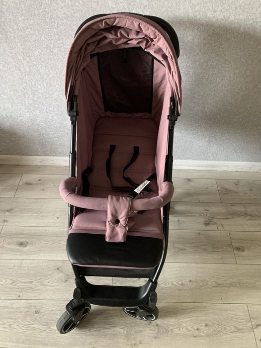 Прогулянкова дитяча коляска Bамbi M Рожева