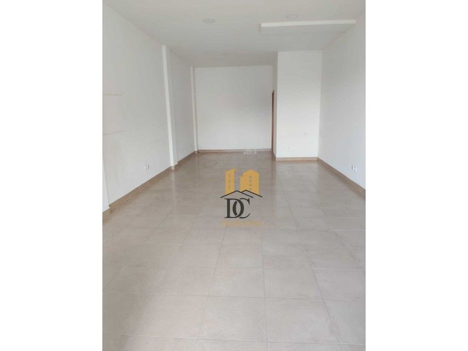 Loja para arrendamento - Rio Mau, junto à Estrada Nacional Famalicã...