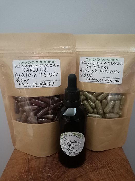 Goździki, piołun i orzech wloski