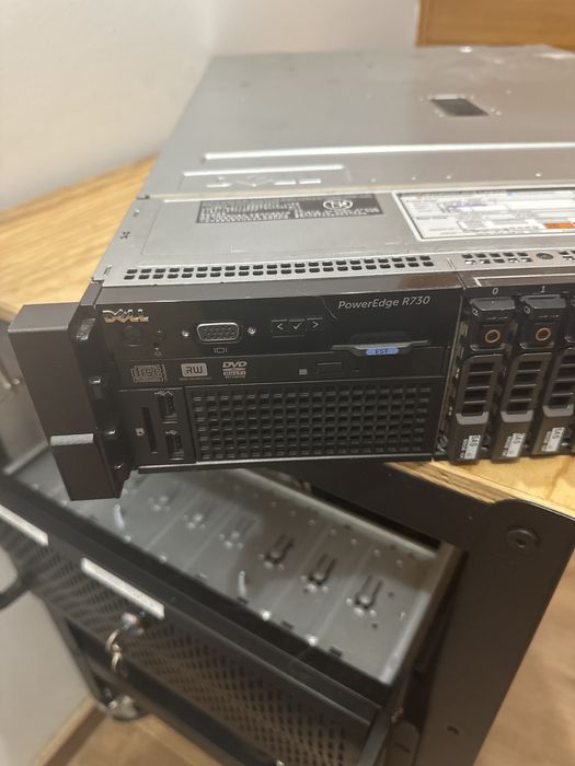 Servidor Dell PowerEdge R730  16 bays  E5 2680 v4 16GB