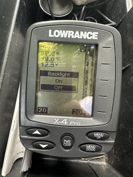 Echosonda Lowrance X-4 Pro w skrzynce.