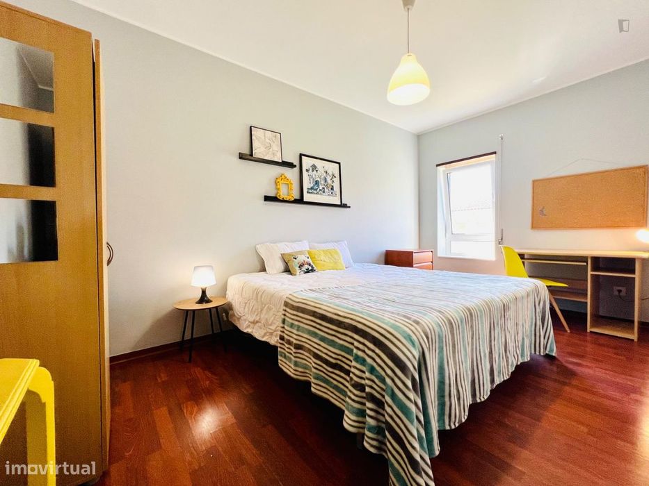 523769 - Spacious bedroom with double bed, near...