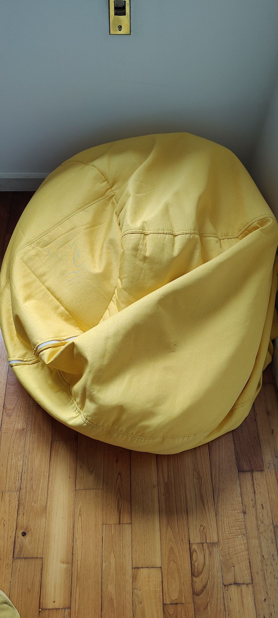 Puff amarelo bom estado