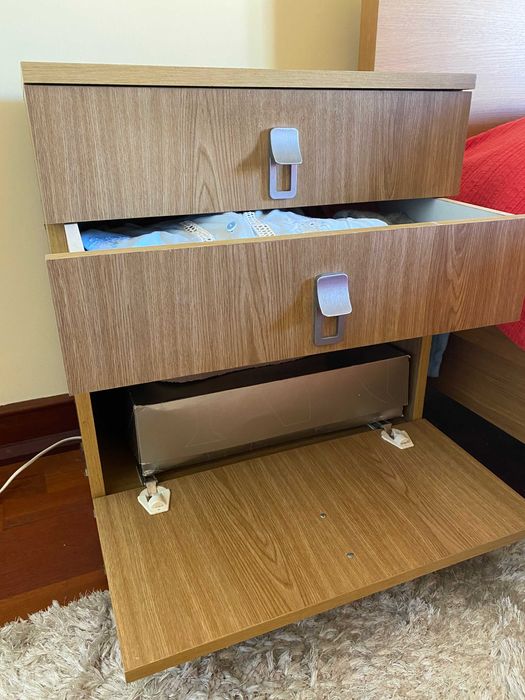 Mesinha de cabeceira