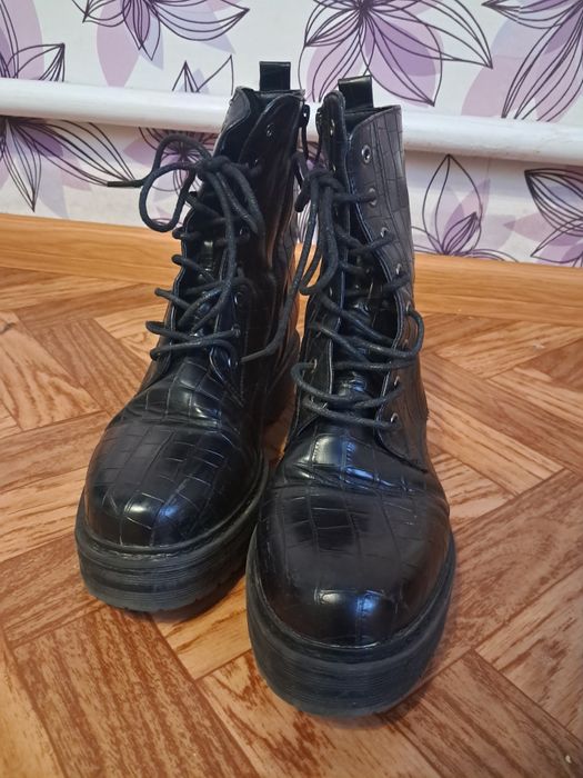 Ботинки жіночі шкіряні