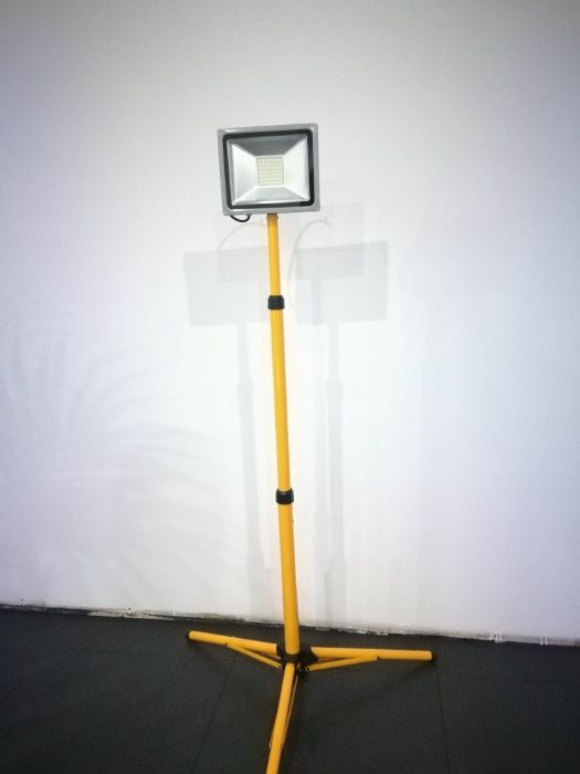 Kit Iluminação LED - Projetor 50w em Tripé