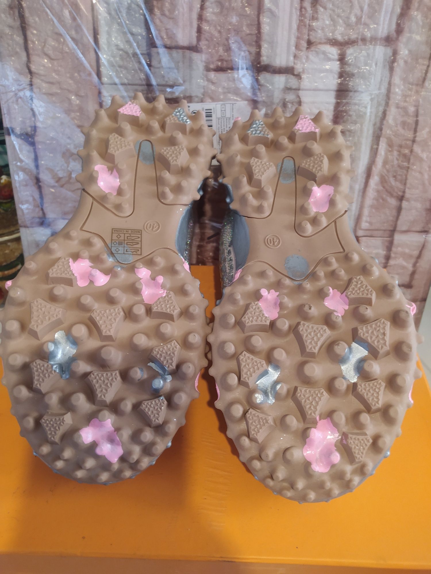 Продам женские модные брендовые кросовки со стразами.