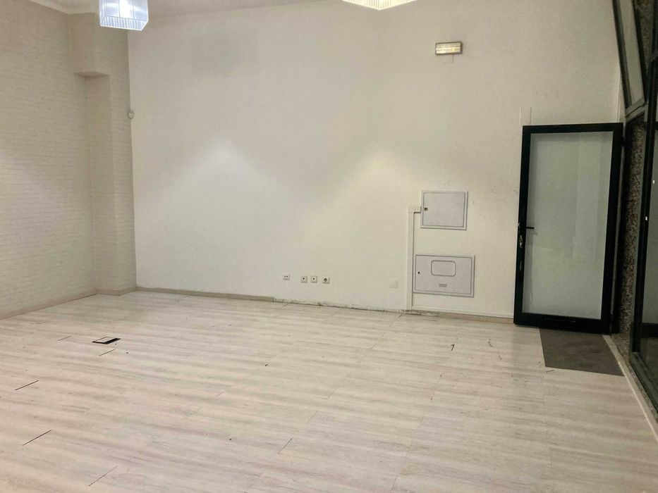 arrendo loja centro S J Mdeira