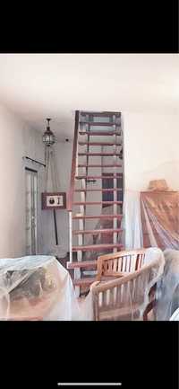 Escada em metal madeira