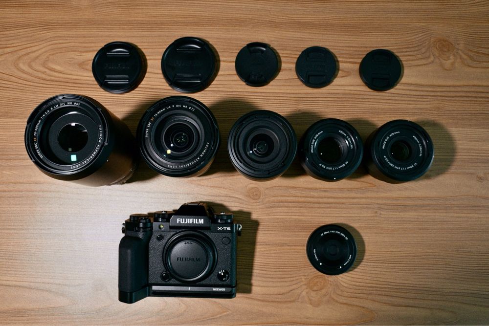 Fujifilm X-T5 extras e lentes. Preços detalhados no anúncio.