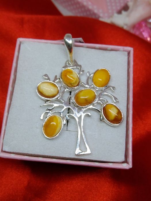 Piękny srebrny wisiorek z bursztynem  Drzewo, srebro 925