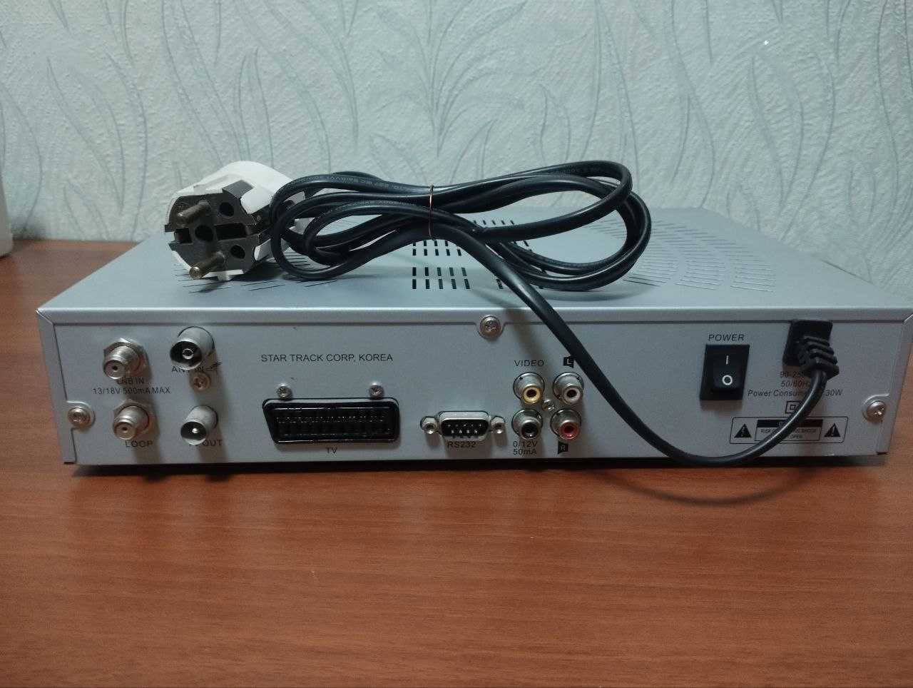 Телевизор Thompson 54см с cпутниковым тюнером StarTrack 550 и пультами
