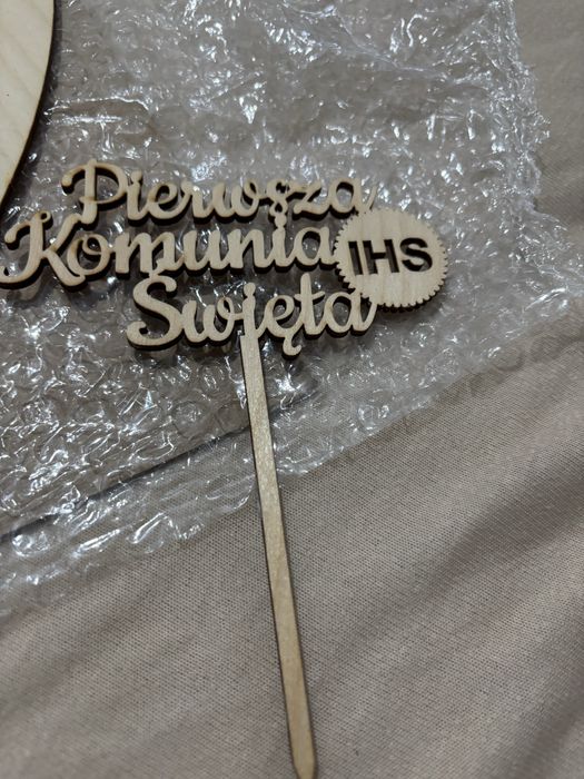 Obrecz drewniana z toperem na tort Pierwsza komunia swieta